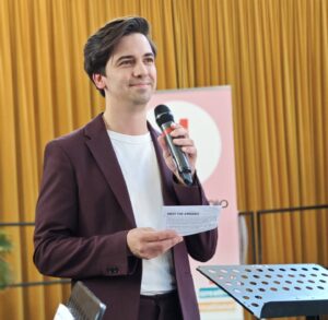 IMANOL STELT ZICH VOOR